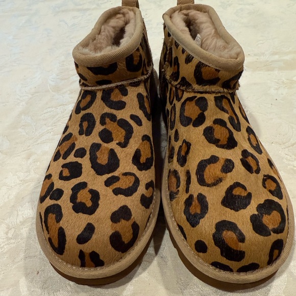 UGG Australia Ultra Mini Spotty In Leopard women’s size 8 - Picture 1 of 8